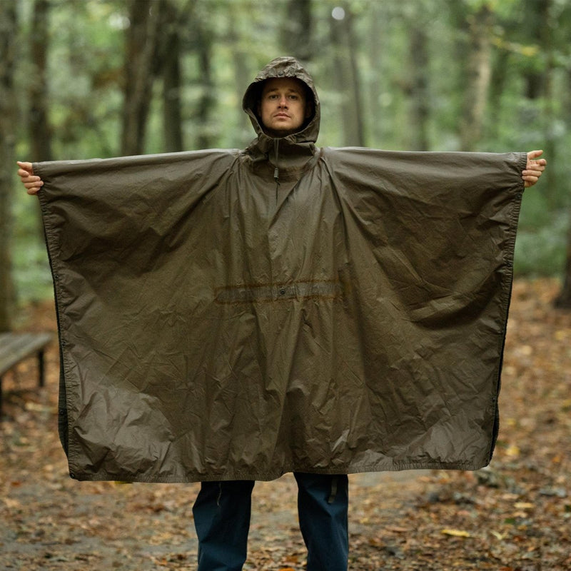 Bundeswehr Regenponcho mit Kapuze und wasserdichtem Olivgrün