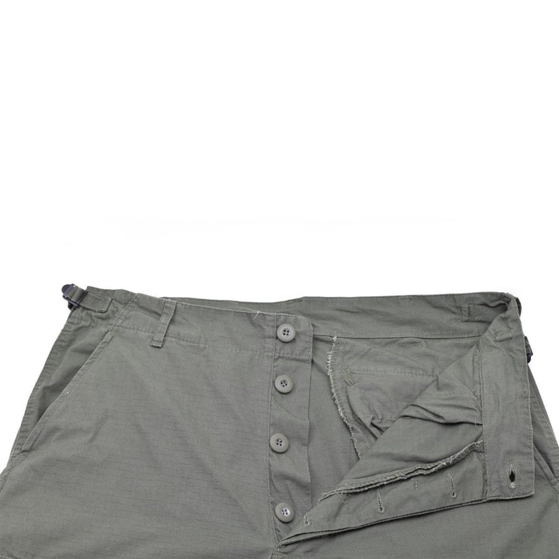 Leichte, vorgewaschene Bermudashorts der Marke Mil-Tec im US Army-Stil OD aus Ripstop