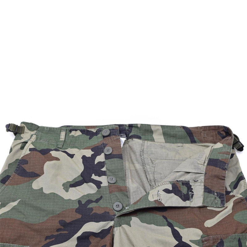 Vorgewaschene leichte Ripstop-Shorts im Woodland-Camouflage-Stil der Marke Mil-Tec im US-Army-Stil